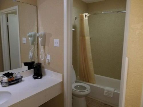 Days Inn by Wyndham Perry Near Fairgrounds image 23