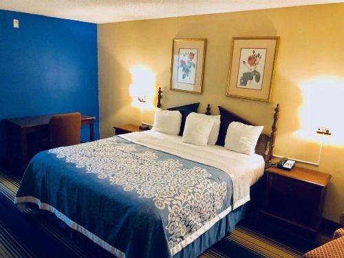 Days Inn by Wyndham Perry Near Fairgrounds image 24